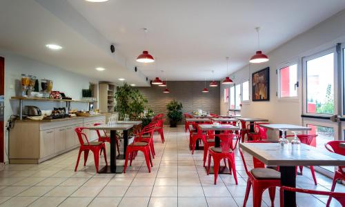 Adams Hotel - photo 2